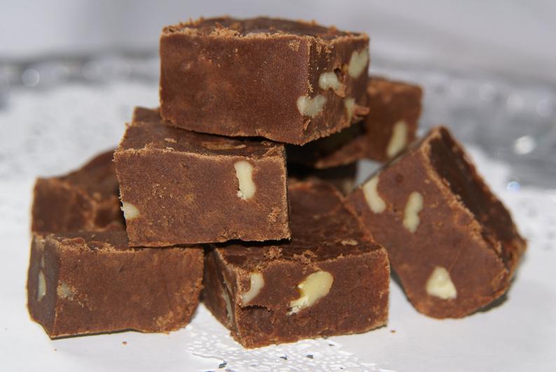 Old Fashioned Chocolate Walnut Fudge  